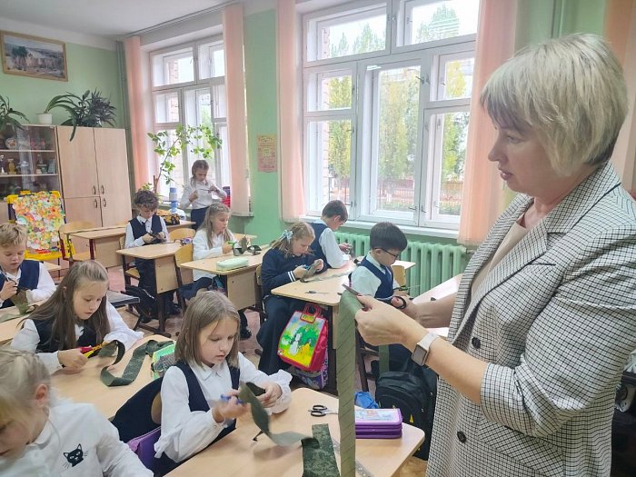 Светловские «орлята» помогают волонтерской группе «Саратов – Народная сеть». Светловские «орлята» помогают волонтерской группе «Саратов – Народная сеть».