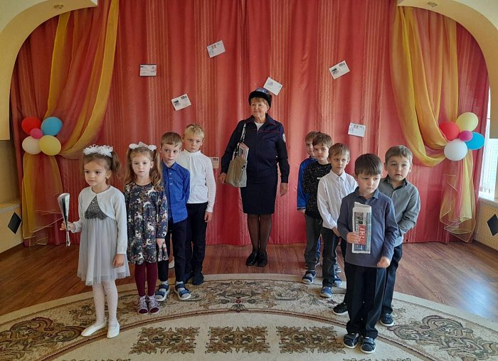 Дошколята поздравили Почтальона Печкина. Дошколята поздравили Почтальона Печкина.