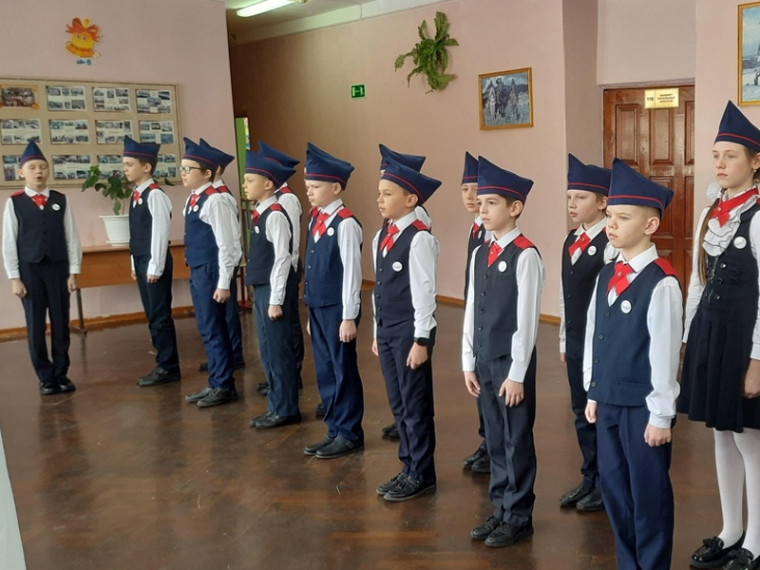 Начальная школа приняла участие в конкурсе - смотре строя и песни «Равнение на отвагу!». Начальная школа приняла участие в конкурсе - смотре строя и песни «Равнение на отвагу!».