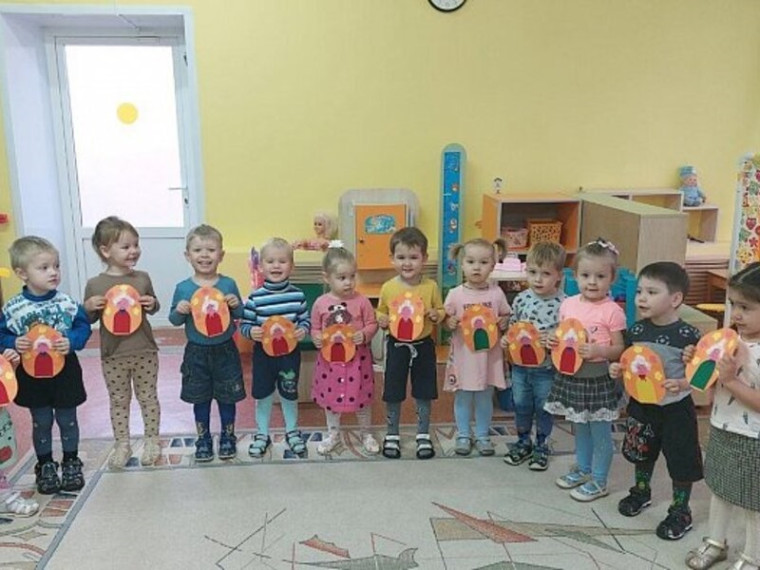 Дошколята поздравляли бабушек и дедушек с праздником. Дошколята поздравляли бабушек и дедушек с праздником.