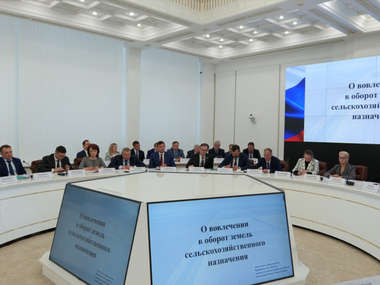 Губернатор Роман Бусаргин провел постоянно действующее совещание с зампредами и министрами Правительства области. Губернатор Роман Бусаргин провел постоянно действующее совещание с зампредами и министрами Правительства области.