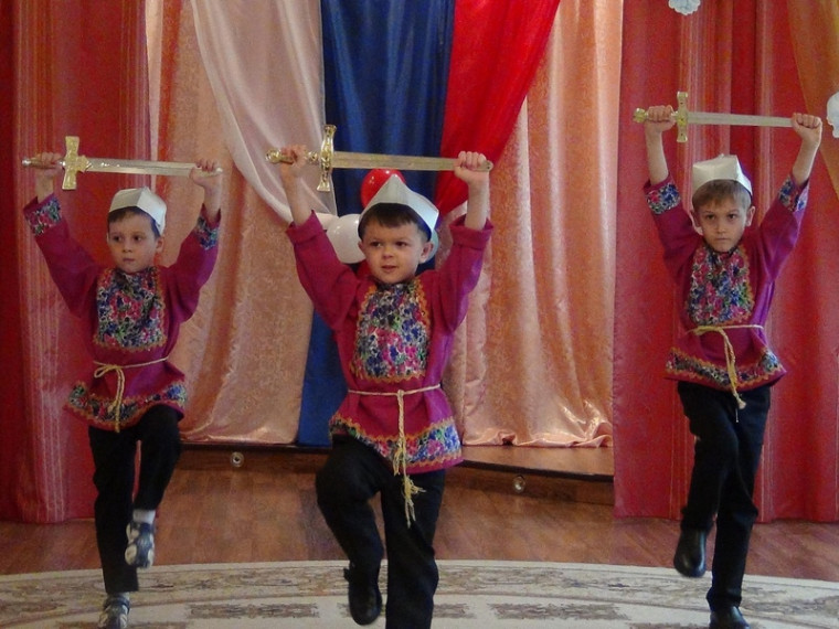 Дошколят познакомили с подвигами наших предков. Дошколят познакомили с подвигами наших предков.