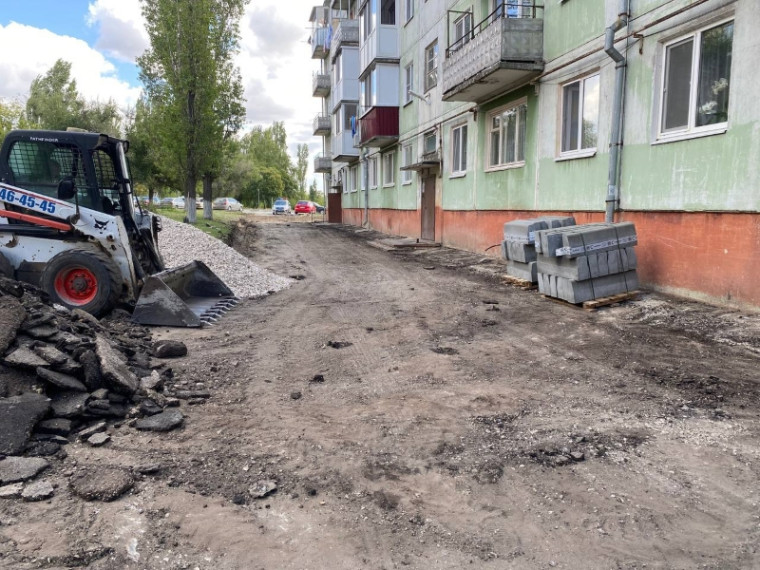 Идёт подготовка территории ещё одного светловского двора к дальнейшим строительным работам. Идёт подготовка территории ещё одного светловского двора к дальнейшим строительным работам.