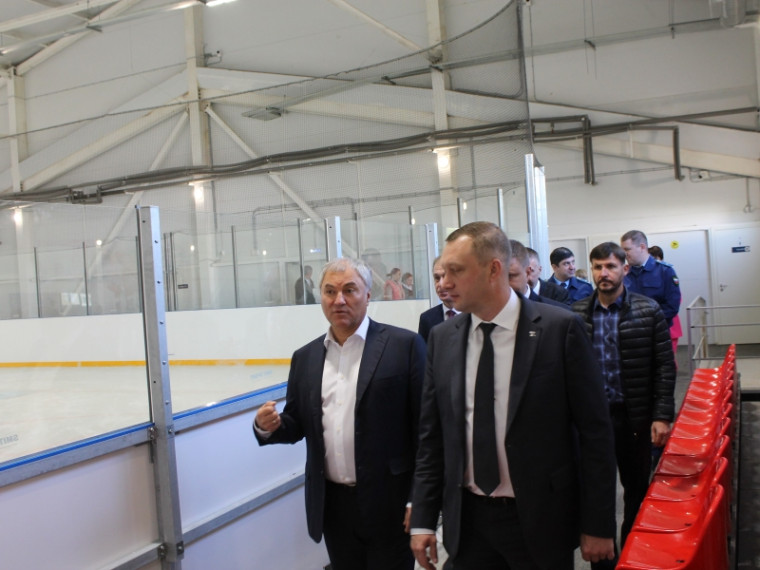 Володин в ЗАТО Светлый: новая пришкольная ледовая арена должна быть бесплатной для детей. Володин в ЗАТО Светлый: новая пришкольная ледовая арена должна быть бесплатной для детей.