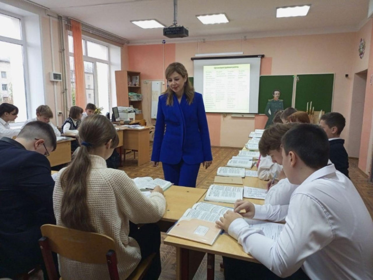 Школьников пригласили в "Поэтическую мастерскую". Школьников пригласили в "Поэтическую мастерскую".