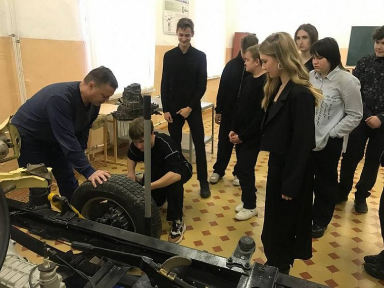 Девятиклассники из Светлого посетили сельскохозяйственный техникум имени Тимирязева. Девятиклассники из Светлого посетили сельскохозяйственный техникум имени Тимирязева.
