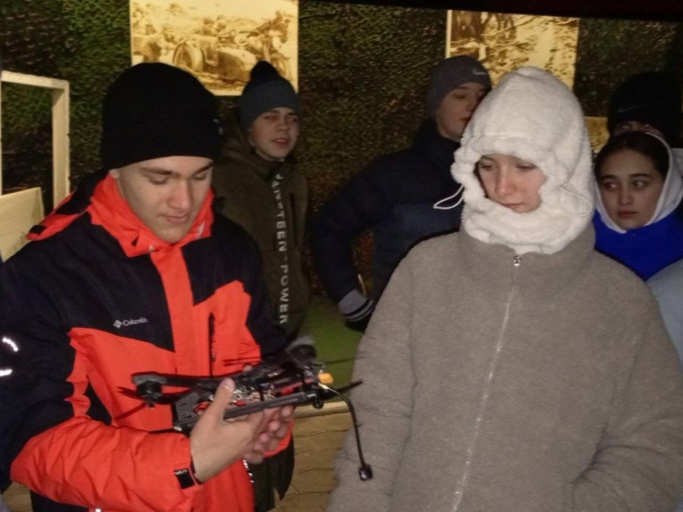 Светловские школьники посетили экспозицию СВО. Светловские школьники посетили экспозицию СВО.