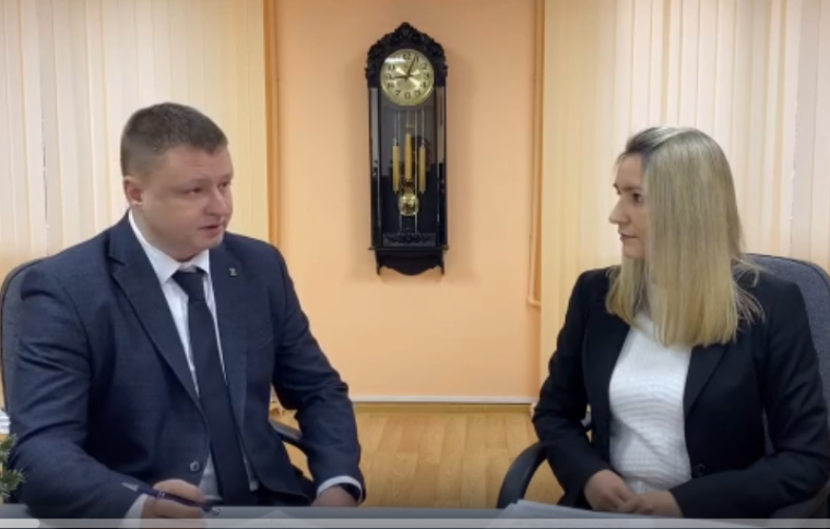 Сергей Баталов ответил на вопросы жителей в прямом эфире. Сергей Баталов ответил на вопросы жителей в прямом эфире.