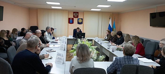 В администрации городского округа прошло совещание по подготовке к новогодним праздникам. В администрации городского округа прошло совещание по подготовке к новогодним праздникам.