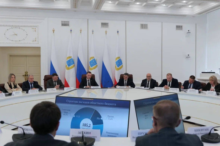 Губернатор Роман Бусаргин провел постоянно действующее совещание с участием зампредов и министров Правительства области, а также глав районов. Губернатор Роман Бусаргин провел постоянно действующее совещание с участием зампредов и министров Правительства области, а также глав районов.