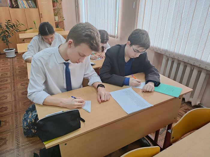 В преддверии Дня защитника Отечества школьники написали письма бойцам. В преддверии Дня защитника Отечества школьники написали письма бойцам.
