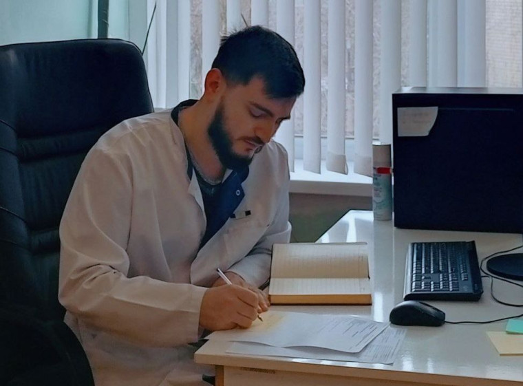 Светловцев консультировали врачи городской клинической больницы. Светловцев консультировали врачи городской клинической больницы.