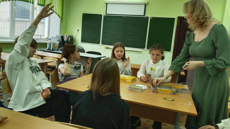 Для шестиклассников прошла игра на развитие эмоционального интеллекта. Для шестиклассников прошла игра на развитие эмоционального интеллекта.