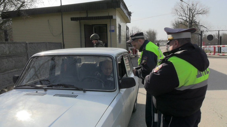 Сотрудники отделения Госавтоинспекции на обслуживаемой территории проводят специальные рейды. Сотрудники отделения Госавтоинспекции на обслуживаемой территории проводят специальные рейды.