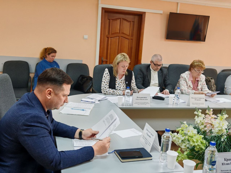 Прошло заседание депутатской комиссии. Прошло заседание депутатской комиссии.