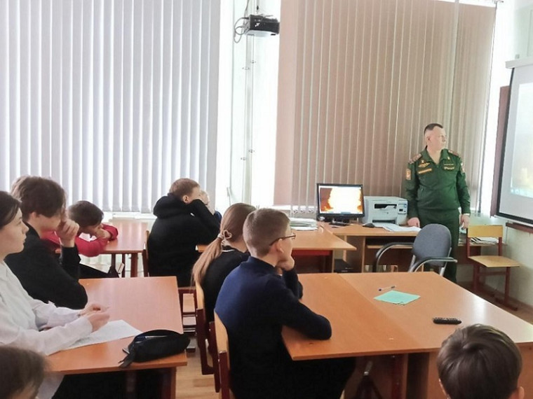 Для семиклассников прошла встреча с представителем воинской части. Для семиклассников прошла встреча с представителем воинской части.
