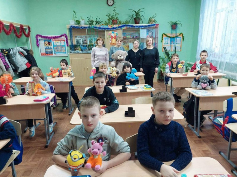 Жители Светлого собрали вещи и новогодние подарки для детдомовских ребятишек. Жители Светлого собрали вещи и новогодние подарки для детдомовских ребятишек.