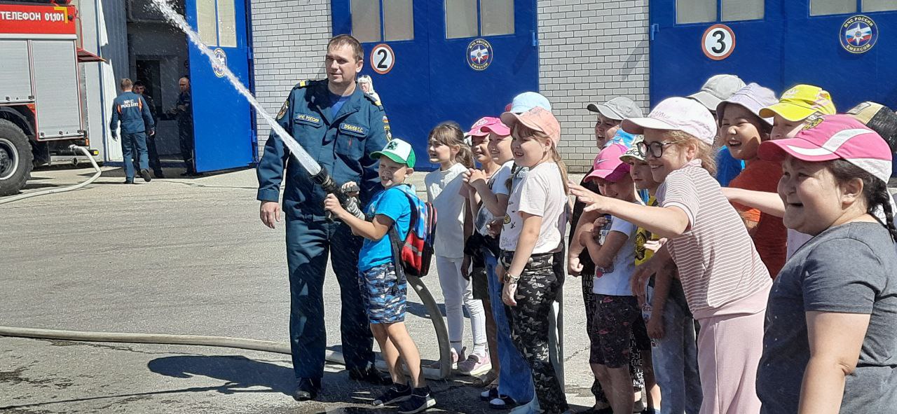 Воспитанники досугово-игровой площадки побывали на экскурсии в пожарной части.